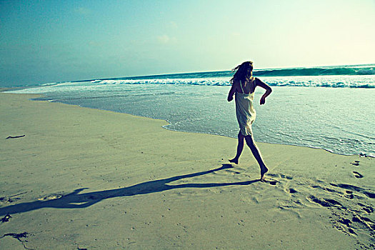 女人,跑,海滩