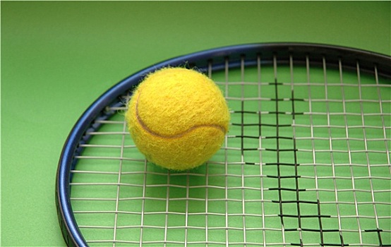 网球拍,球,绿色背景