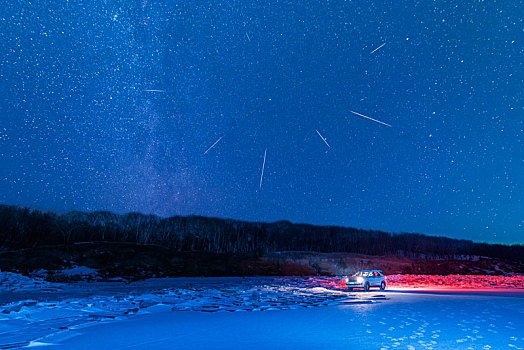 兴凯湖冬天的星空和明月