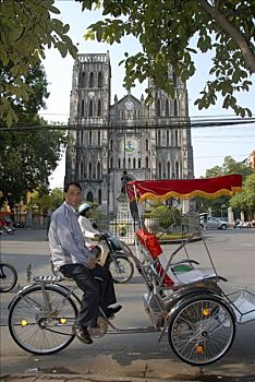 三轮车,驾驶员,等待,背影,新哥德式,大教堂,河内,越南,东南亚,亚洲
