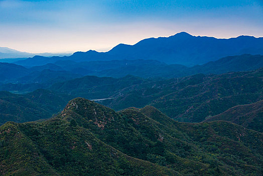 山川,霞光,山脉,森林,群山,山峰,晚霞,天空,云,天际线,绿色