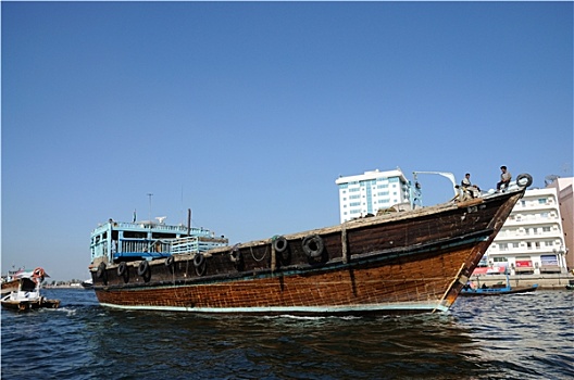 独桅三角帆船,迪拜河