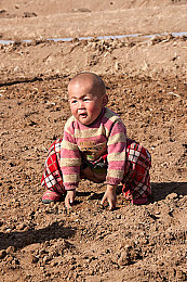 新疆吐鲁番小姑娘图片