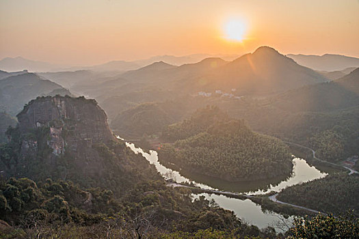 山,丹霞,太阳,蓝天,大气,山脉,驴友,河流,地质公园,丹霞地貌,灌木,树,草,水潭,素材,平面设计