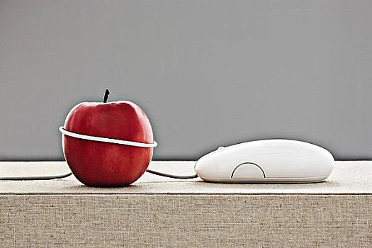 电脑鼠标,绳,苹果