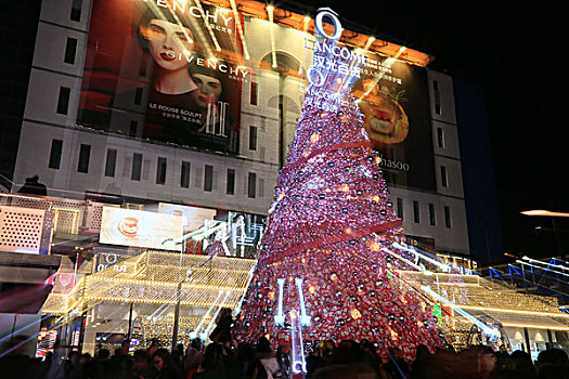 2017年12月23日北京西城区西单地区商家街道圣诞夜