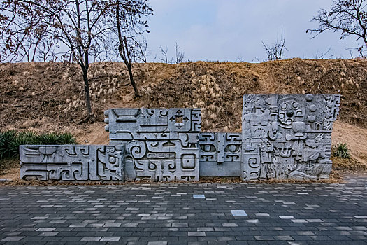 河南省郑州市商都遗址公园人文雕塑建筑