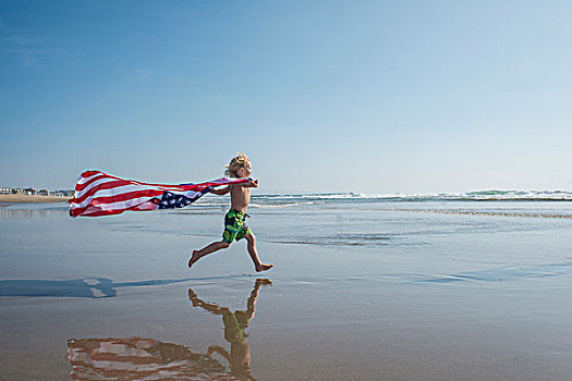 男孩,跑,海滩,星条旗,旗帜,流动,后面,威尼斯海滩,加利福尼亚,美国