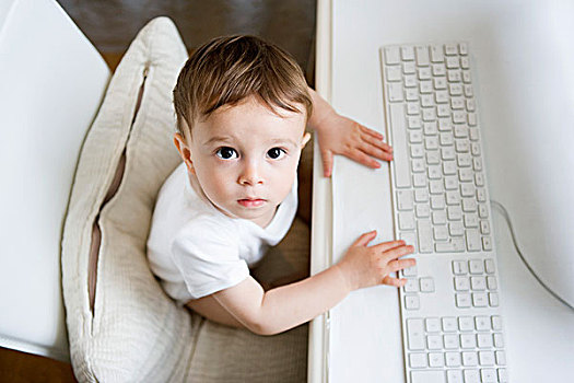 幼儿,坐,书桌,电脑键盘