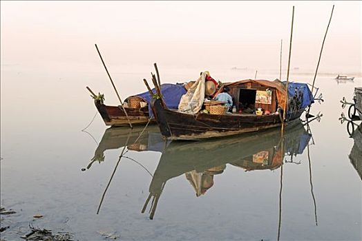 船,伊洛瓦底江,克钦邦,缅甸,东南亚