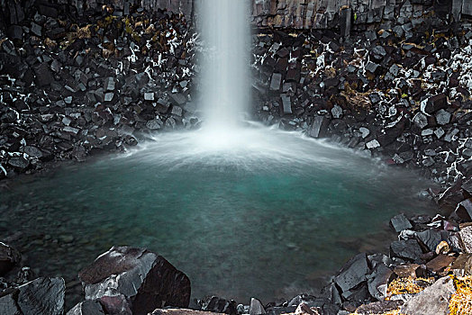 冰岛,斯卡夫塔菲尔国家公园,环路,史瓦提瀑布,玄武岩,柱子,雪