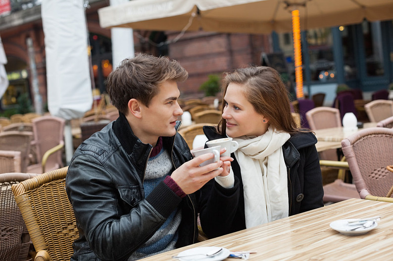 情侣,喝咖啡,街头餐厅,年轻,一起_高清图片_全景视觉