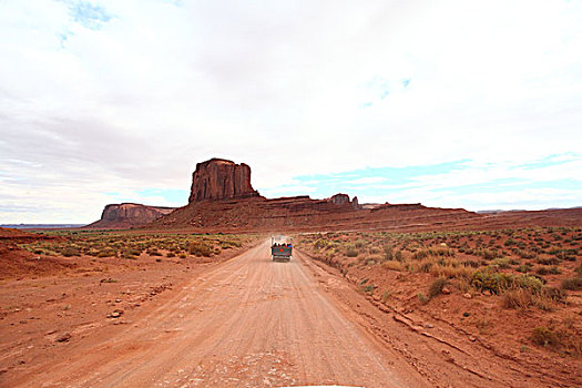 纪念碑山谷,吉普车,公路,那瓦荷部落公园,那瓦荷印地安保留区,亚利桑那州,犹他州,那瓦荷族公园,北美洲,美国,风景,地标,著名景点,全景