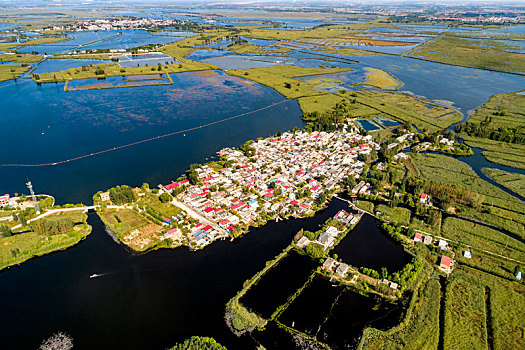 河北保定雄安新区,安新县圈头乡白洋淀内的纯水村