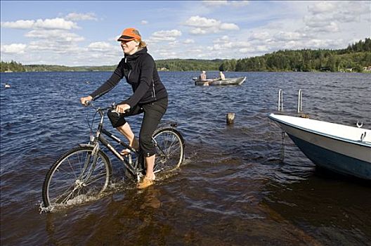 女人,骑自行车,水,瑞典