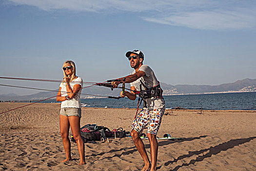 年轻,男性,女性,海滩,拿着,风筝,线条,紧张,哥斯达黎加,赫罗纳,西班牙,欧洲