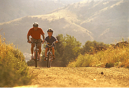 父子,骑,自行车,小路,金色,科罗拉多,美国