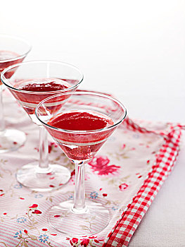 玻璃杯,草莓果冻
