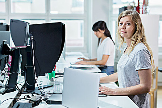 女人,办公室,用电脑