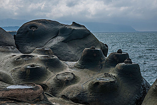 台湾新北市万里区,野柳地质公园,的,鱼石与烛台石,奇特景观岩礁