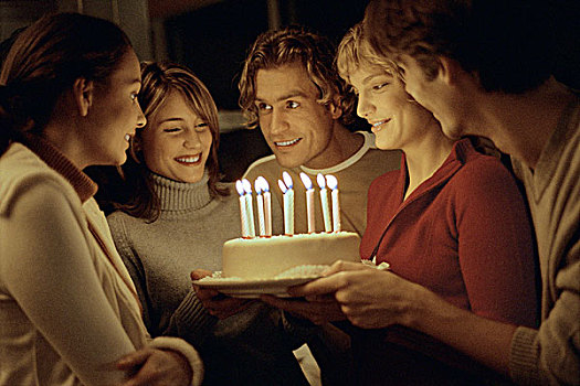 朋友,汇集,一起,女人,拿着,生日蛋糕