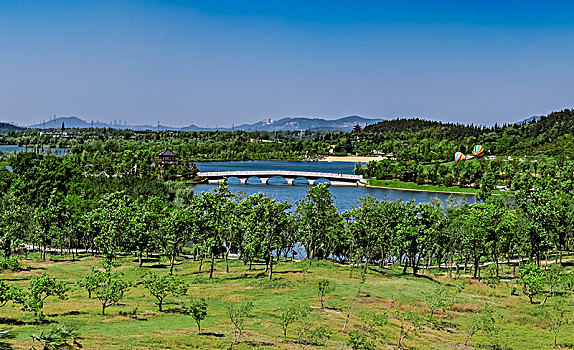 江苏省南京市银杏湖公园山谷湖滨外滩自然景观