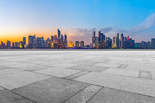 路面天际线和现代建筑背景图夜景