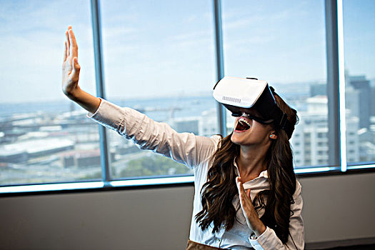 愉悦,职业女性,手势,虚拟现实,玻璃,办公室