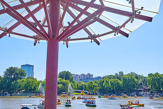 北京紫竹园公园里的摭阳棚