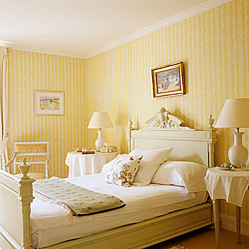 老式,床,卧室,黄色,白色,条纹,壁纸
