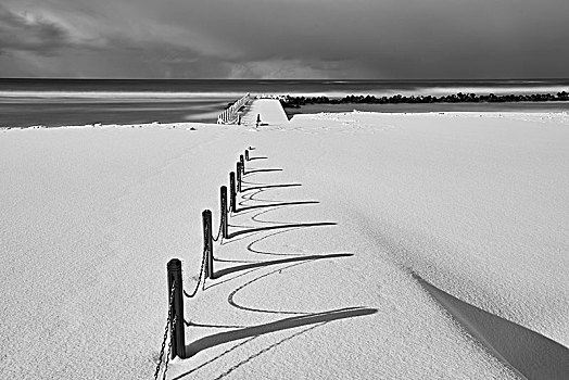 栅栏,积雪,海滩,靠近,海洋,冬天