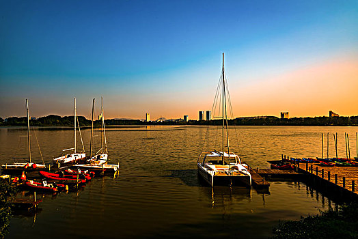 南京玄武湖公园帆船