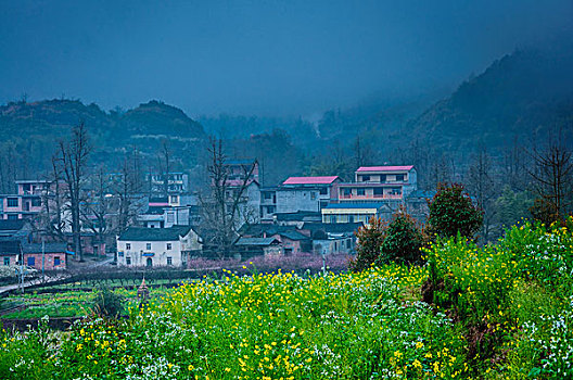 田园雾色