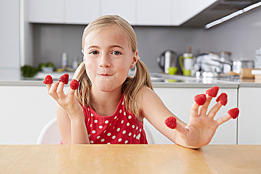 女孩,吃,树莓,手指