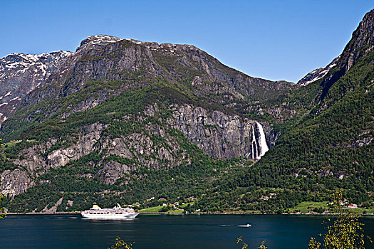 游轮,船,正面,瀑布,挪威,斯堪的纳维亚,欧洲