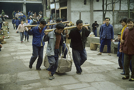 中国,大足,男人,运输,重,石头,竹子,杆