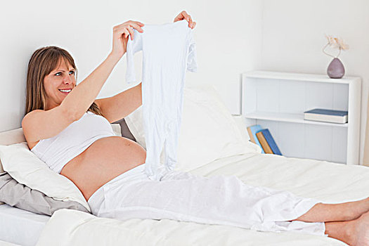 魅力,怀孕,女性,展示,小,白色,睡衣裤,躺着,床