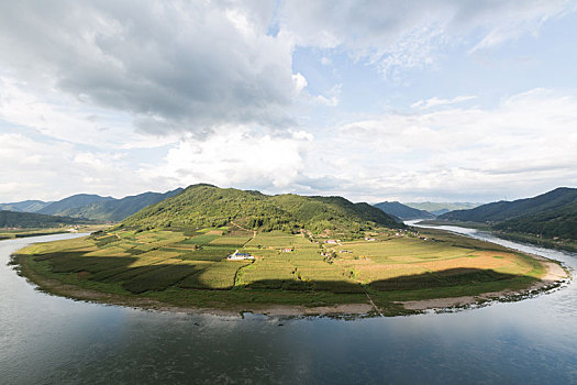 自然风光浑江大转弯