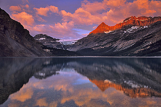 反射,山脉,湖,弓湖,班芙国家公园,艾伯塔省,加拿大