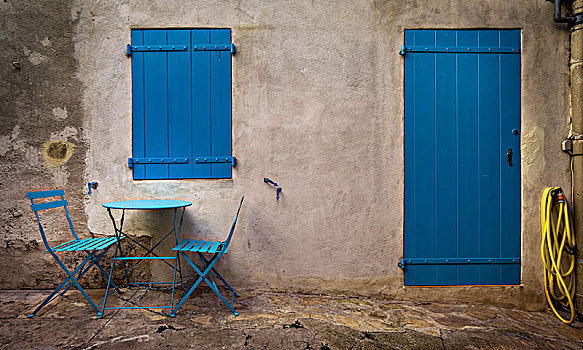桌子,椅子,正面,建筑外观,门,百叶窗,蓝色