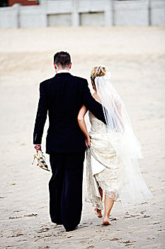 新婚夫妇,走,沙滩