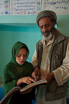阿富汗,女孩,课本,帮助,教师,学校,清真寺,乡村,近郊,城市,赫拉特