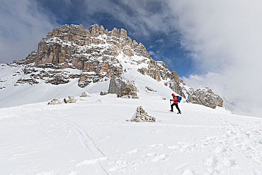 远足,走,雪鞋,三个山峰,背景,博尔查诺,省,南蒂罗尔,特兰迪诺,意大利