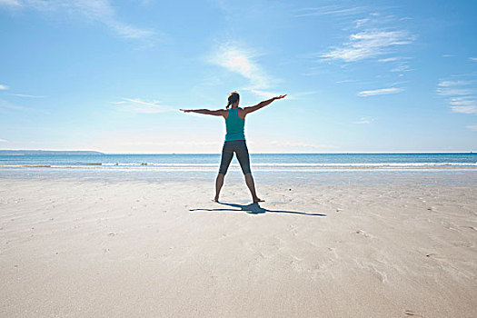 女人,伸展,练习,体操,海滩,菲尼斯泰尔,布列塔尼半岛,法国,欧洲