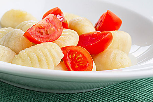 意大利汤团,西红柿