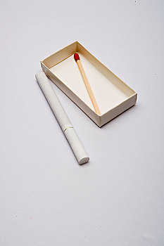 火柴盒与烟