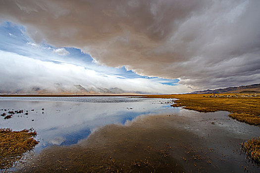 西藏马泉河风光