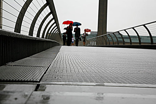 行人,走,下雨,千禧桥,伦敦,英国