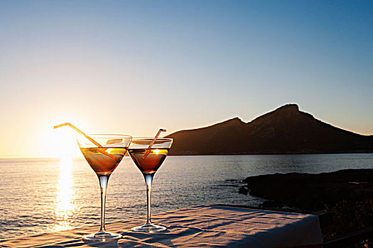 日落,上方,海洋,两个,鸡尾酒,桌上,马略卡岛,西班牙