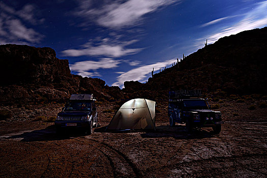 夜晚,露营,两个,四轮驱动,交通工具,盐湖,乌尤尼盐沼,波托西地区,玻利维亚,南美